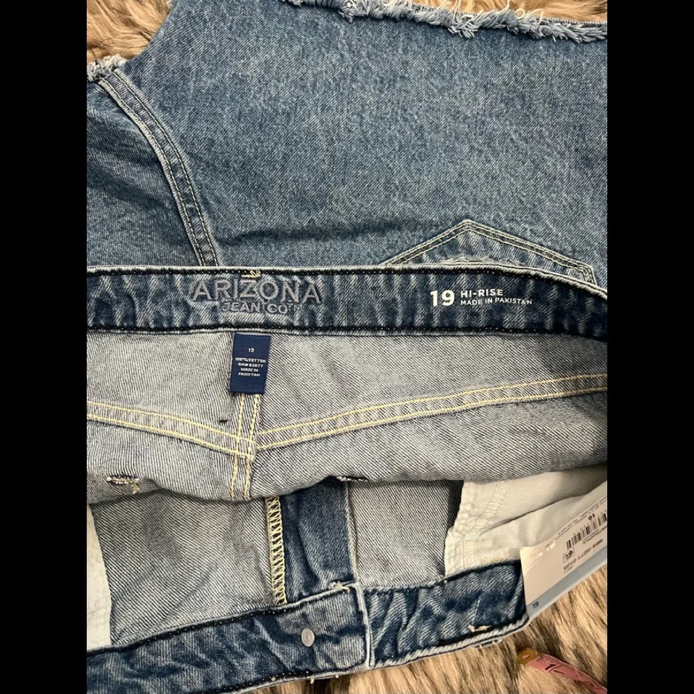 Arizona & Co Hi-Rise Shortie Shorts-Juniors NWT Size 19 - Picture 9 of 14